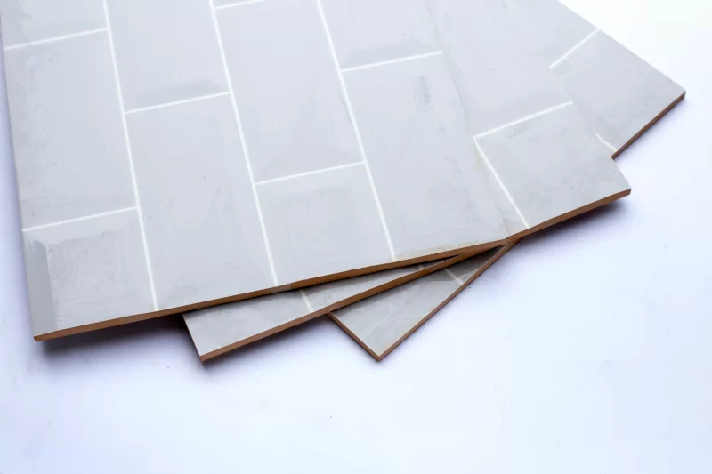 لماذا بلاط البورسلين والسيراميك؟ فهم معمق لخصائصهما الفريدة