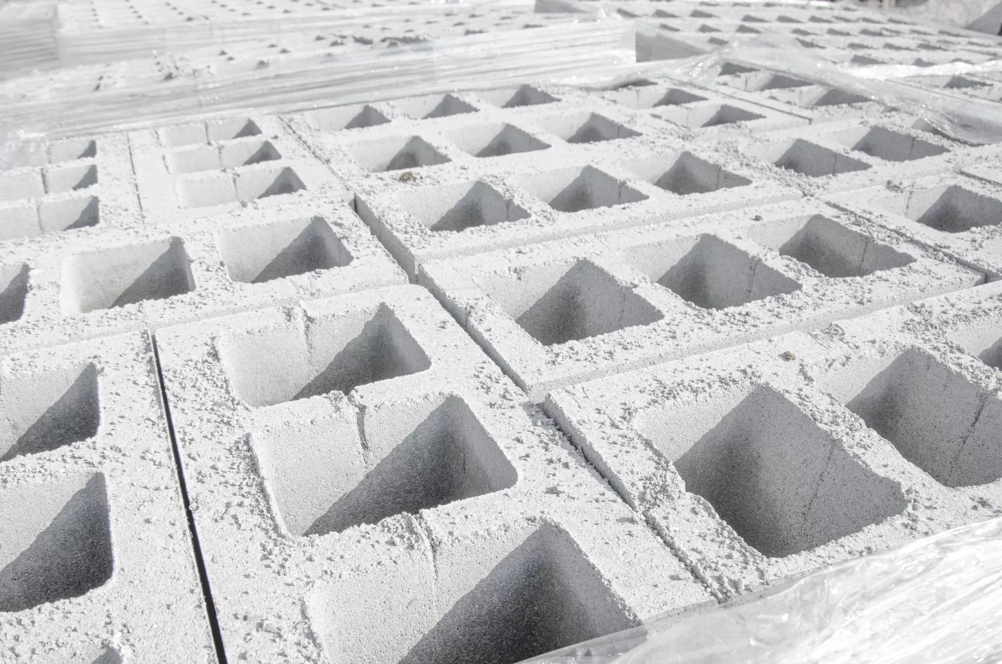 دليل شامل لإعداد دراسة جدوى لمشروع مقاولات تركيب الخرسانة الجاهزة