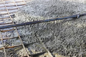 جودة الخرسانة المسلحة في السعودية: من المواد الخام إلى التنفيذ