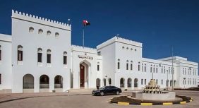 الدبلوماسية العمانية: جسر للأمن والسلام في المنطقة