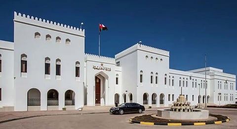 الدبلوماسية العمانية: جسر للأمن والسلام في المنطقة