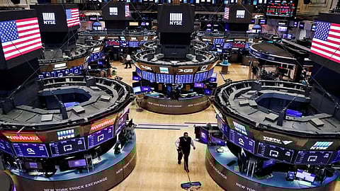 دليل المستثمر: متابعة أداء الأسهم الأمريكية في وول ستريت