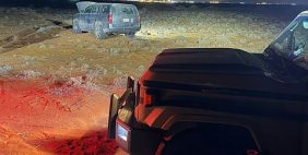 ضبط مواطن لدخوله بمركبته في الفياض والروضات بمحمية الإمام عبدالعزيز بن محمد الملكية