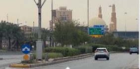 مشاهد توثق استمرار الحياة الطبيعية والأمان شرق الرياض بعد اعتراض مسيّرة وتدميرها