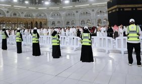 متطوعو الدفاع المدني يشاركون في خدمة ضيوف الرحمن خلال شهر رمضان 1447هـ