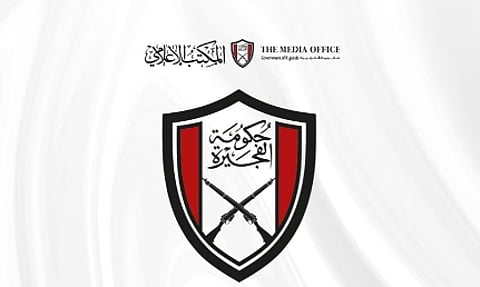 اندلاع حريق بمنطقة فوز البترولية في الفجيرة جراء سقوط شظايا