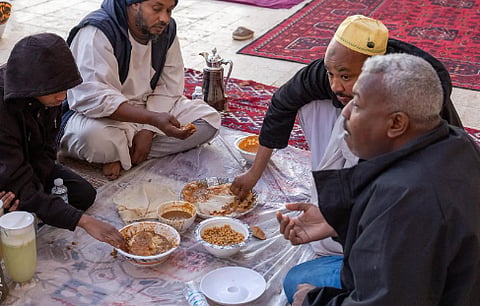 المائدة السودانية الرمضانية: رمز التقارب والتكافل