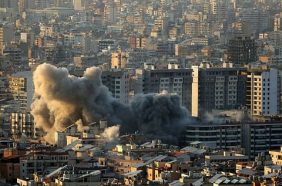 إسرائيل تشن موجة غارات متزامنة في إيران وبيروت