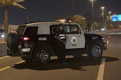 دوريات الأمن بمنطقة الرياض تضبط 4 مقيمين لممارستهم التسول