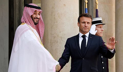 ولي العهد يبحث مع الرئيس الفرنسي تطورات التصعيد العسكري في المنطقة