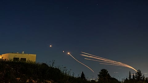 تطورات سريعة: اعتراض صواريخ في دمشق ومستقبل التصعيد