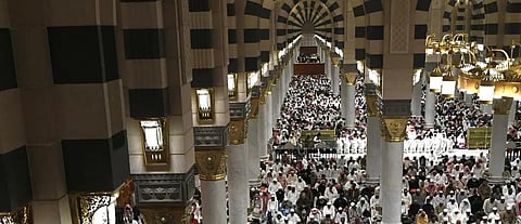 المسجد النبوي ليلة القدر: قصة إيمان وتجهيزات متكاملة