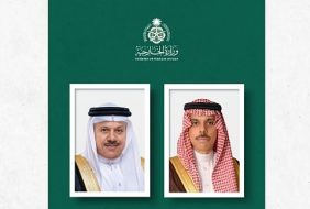 وزير الخارجية يبحث المستجدات الراهنة في المنطقة مع نظيره البحريني