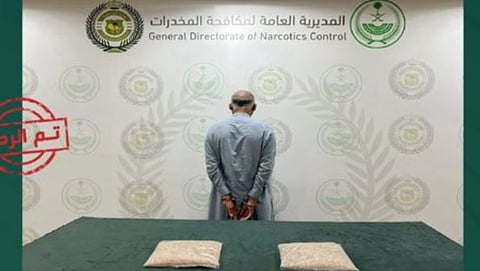 القبض على مواطنين وباكستاني لترويجهم الحشيش والميثامفيتامين بالمنطقة الشرقية والجوف