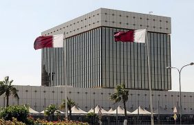 تحليل مفصل لقرارات تثبيت أسعار الفائدة قطر والبحرين الأخيرة