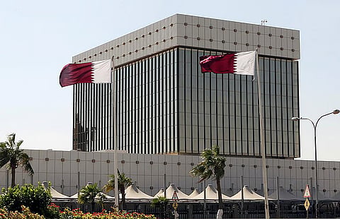 تحليل مفصل لقرارات تثبيت أسعار الفائدة قطر والبحرين الأخيرة