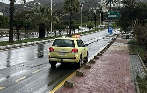 البقاء يقظاً: كيف تطبق إرشادات السلامة للأمطار بفعالية؟