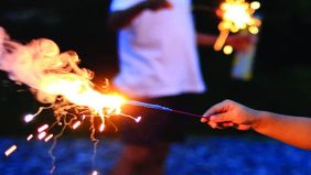 الصحة تحذر من مخاطر الألعاب النارية في العيد: حرارتها تكفي لإذابة الذهب