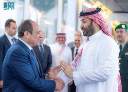 الرئيس المصري يغادر جدة وولي العهد في مقدمة مودعيه