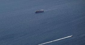 بريطانيا ترسل غواصة نووية لبحر العرب مع تصاعد حرب إيران