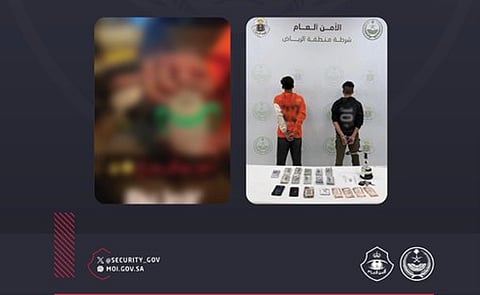 القبض على مقيمين سوريين لإساءتهما معاملة طفل وترويج مواد مخدرة باستخدام مركبتين مسروقتين بالرياض