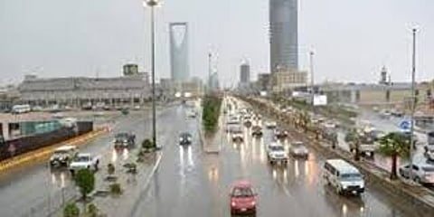 جديد تقلبات الطقس في السعودية: تحذيرات للقيادة وتوقعات الثلوج بتبوك