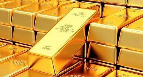 انخفاض الذهب لأدنى مستوياته مع قوة الدولار وتراجع آمال خفض الفائدة