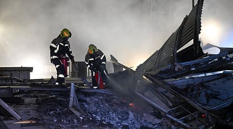 الدفاع المدني البحريني يتمكن من إخماد حريق في منشأة تابعة لإحدى الشركات جراء العدوان الإيراني