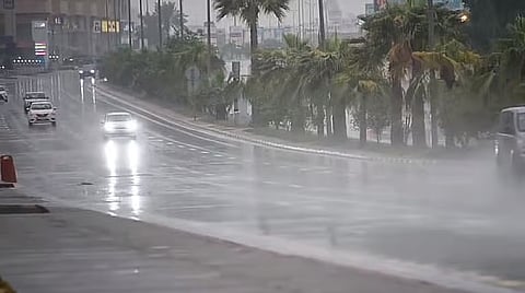 حماية أسرتك: أهمية الالتزام بـ تحذيرات الأمطار الغزيرة