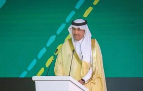 «الجاسر» يناقش مع «ميرسك» تعزيز جاهزية الموانئ السعودية للتعامل مع التحديات الراهنة