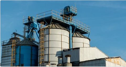 وزارة الصناعة تعالج 697 طلبًا لخدمة الفسح الكيميائي خلال فبراير 2026