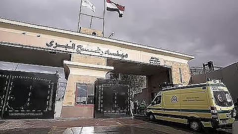 معبر رفح البري يستقبل دفعة جديدة من العائدين الفلسطينيين إلى غزة