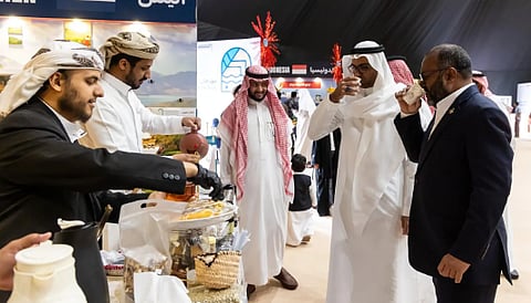 مهرجان الثقافات والشعوب: استكشاف الثقافات في ملتقى فريد
