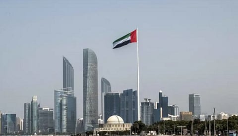 أبوظبي: تعليق العمليات في منشآت حبشان للغاز بعد سقوط شظايا واندلاع حريق