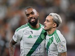 دوري روشن : الأهلي يفوز على ضمك بثلاثية دون رد