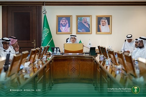 وزير البيئة يترأس اجتماع اللجنة العليا لمتابعة جاهزية موسم حج 1447هـ
