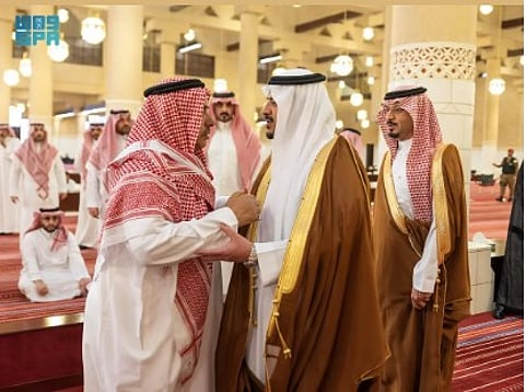 نائب أمير الرياض يؤدي صلاة الميت على الأميرة فوزية بنت سعود بن هذلول بن ثنيان آل سعود