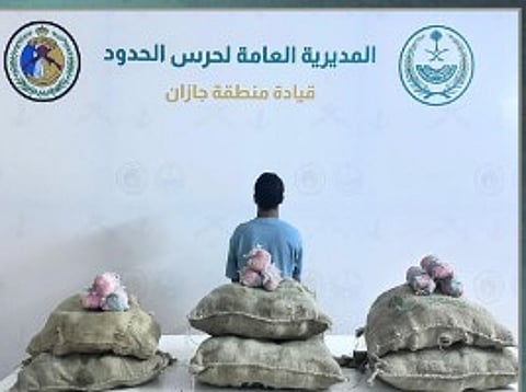 حرس الحدود بجازان يقبض على مواطن لتهريبه 60 كيلوجراما من القات المخدر