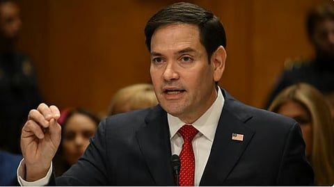 إجراءات أمنية مشددة تنتهي بـ ترحيل أقارب المسؤولين الإيرانيين