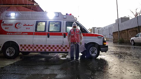 الهلال الأحمر السعودي بمنطقة الرياض يحذر من الاقتراب من مجاري السيول