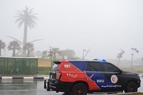 تنسيق مستمر بين الهلال الأحمر بالباحة والجهات المعنية للطقس