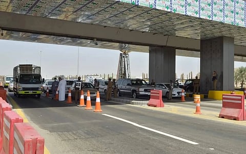 اعتبارًا من اليوم.. أمن الطرق يباشر إجراءات منع المقيمين من الدخول للعاصمة المقدسة باستثناء حاملي التصاريح