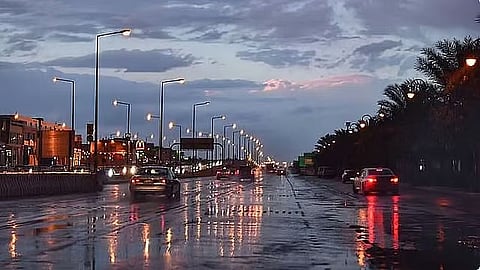 الدفاع المدني يشدد على الحذر من أمطار المدينة المنورة الغزيرة