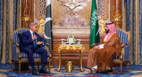 ولي العهد ورئيس وزراء باكستان يستعرضان آفاق العلاقات الثنائية وأوجه التعاون