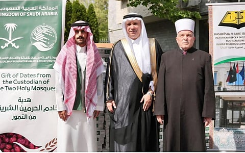 مركز الملك سلمان للإغاثة يسلّم 25 طنًا من التمور هدية المملكة لمقدونيا الشمالية