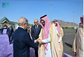 أمين المدينة ومدير الشرطة في توديع رئيس وزراء باكستان في المدينة المنورة