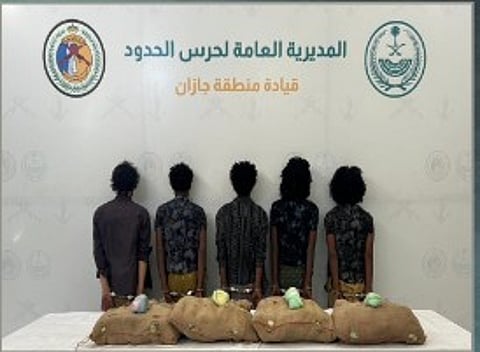 حرس الحدود بجازان يقبض على 5 إثيوبيين لتهريبهم 80 كيلوجراما من القات المخدر