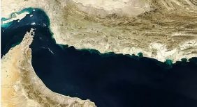 تداعيات استهداف السفن على أمن الملاحة البحرية في مضيق هرمز