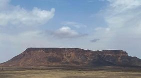 دليلك للاستمتاع بالتخييم والرحلات البرية حول جبل طمية