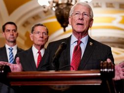 رئيس لجنة القوات المسلحة في مجلس الشيوخ الأمريكي يطالب ترامب باستئناف الحرب على إيران